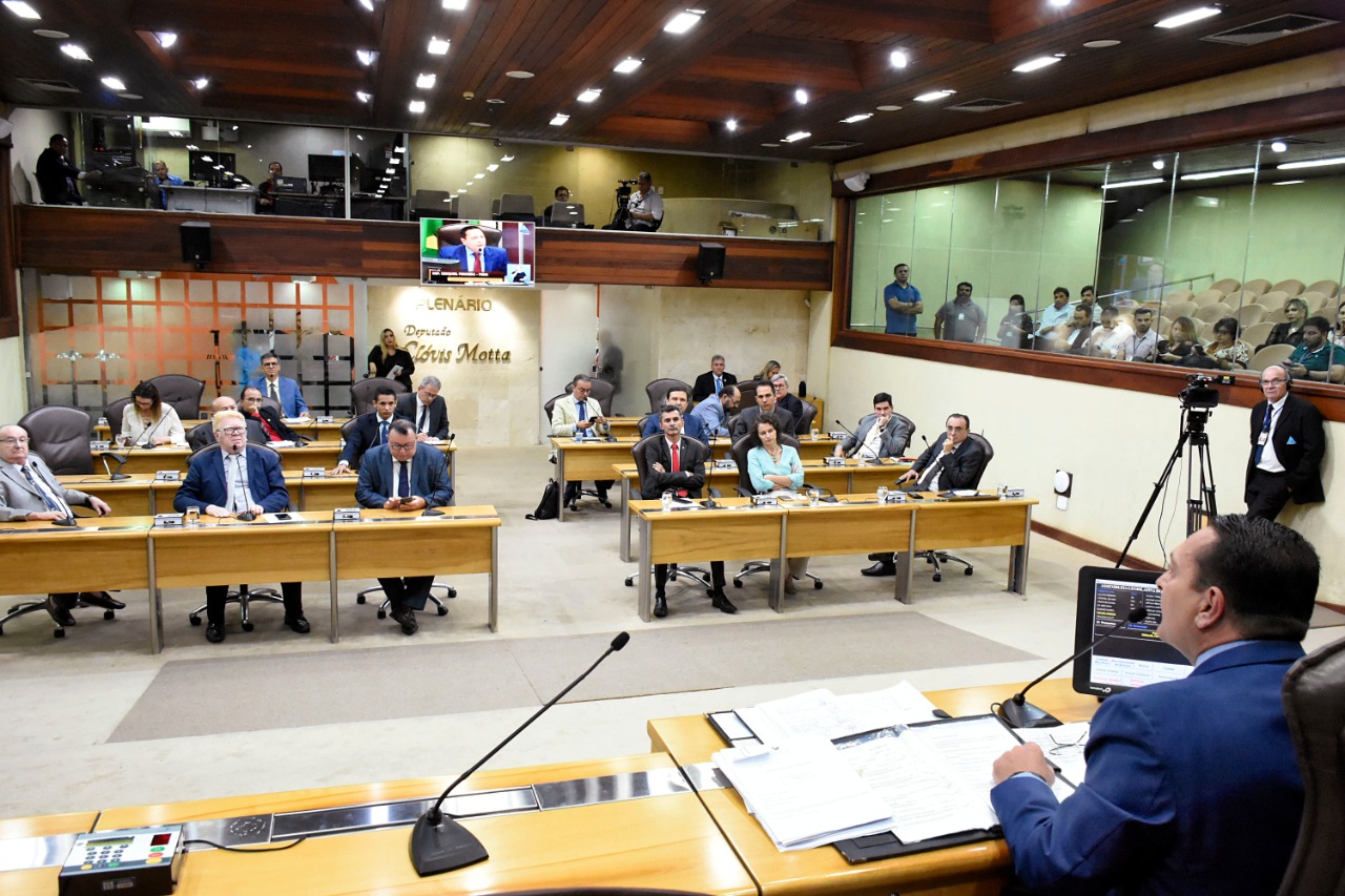 AL autoriza viagem de Fátima para captação de investimentos no exterior