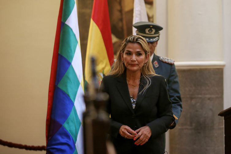 Morales não poderá disputar próxima eleição, diz presidente interina da Bolívia