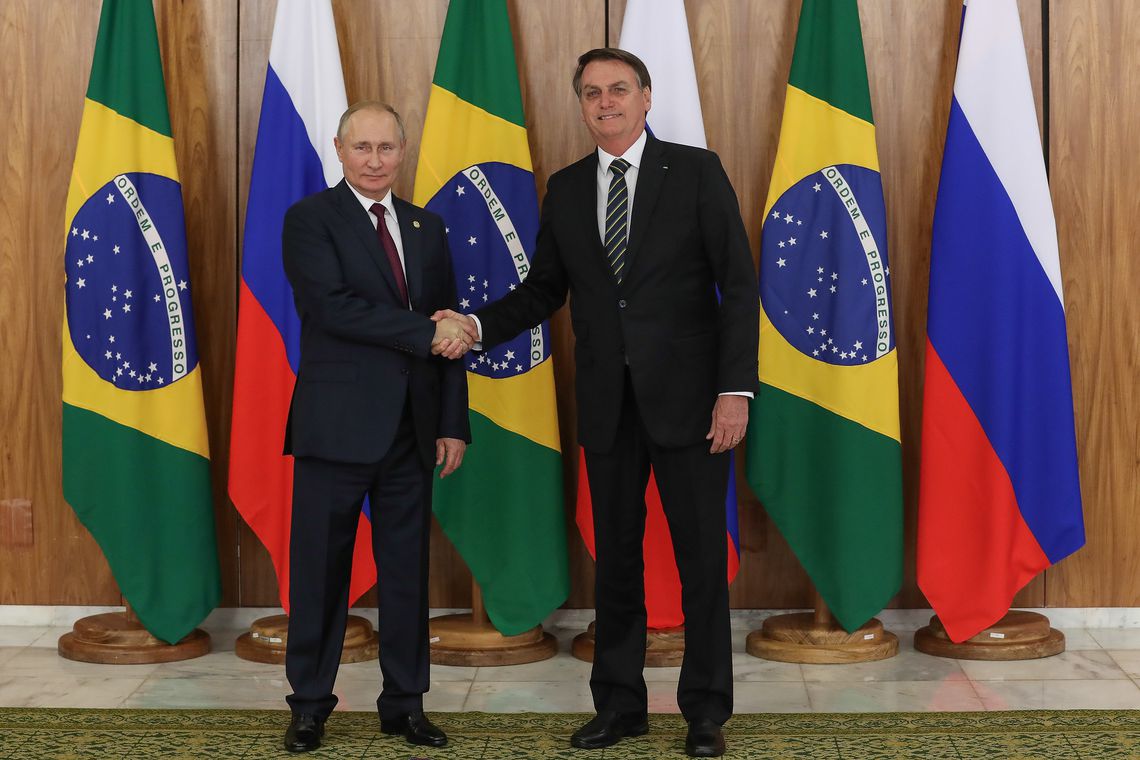 Bolsonaro recebe Putin no Palácio do Planalto