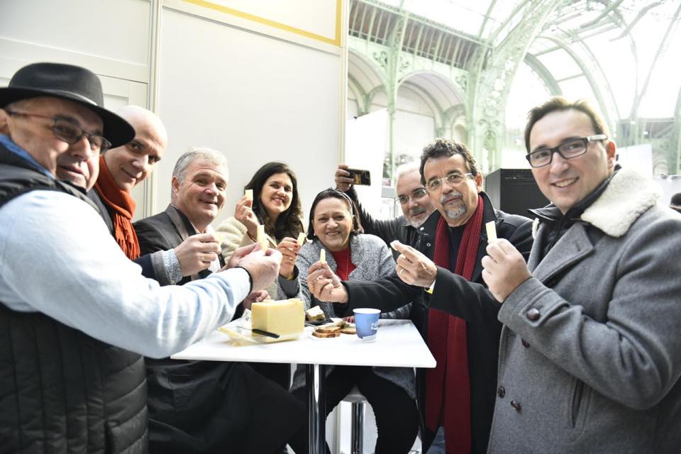 Na “Ceasa de Paris”, Fátima apresenta o queijo do Seridó aos franceses