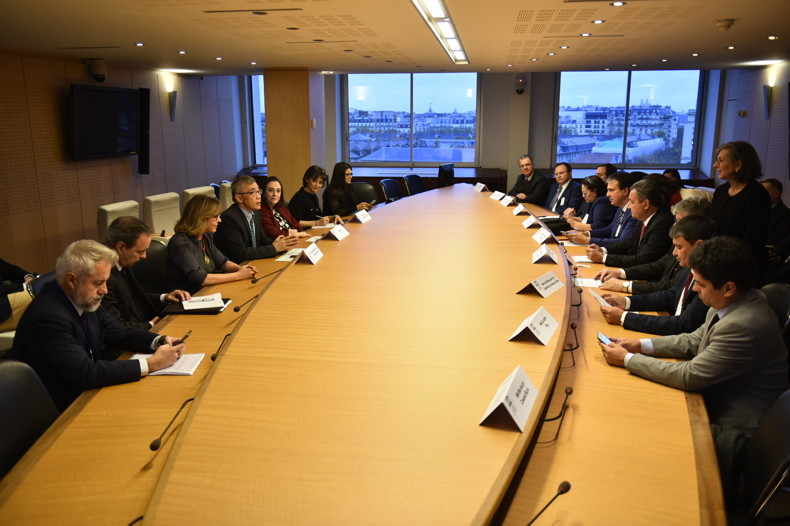 Governadores discutem na França criação de rota de gás natural no Nordeste