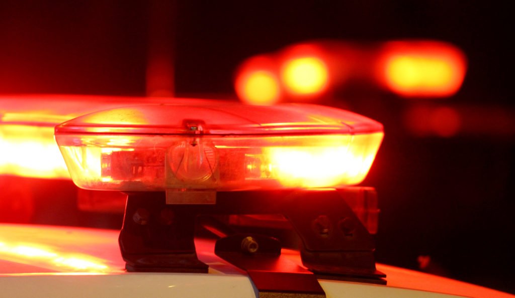 Ataque a tiros deixa mortos em festa de quintal na Califórnia