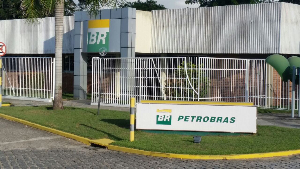 Governo tenta barrar transferência compulsória de empregados da Petrobras no RN