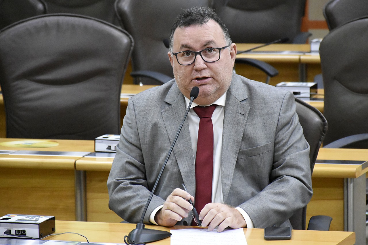 Pessoas estão vendendo bens para fazer cirurgia no RN, diz deputado