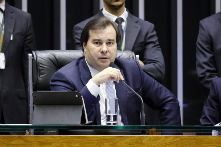 Rodrigo Maia cria comissão especial para discutir prisão após segunda instância