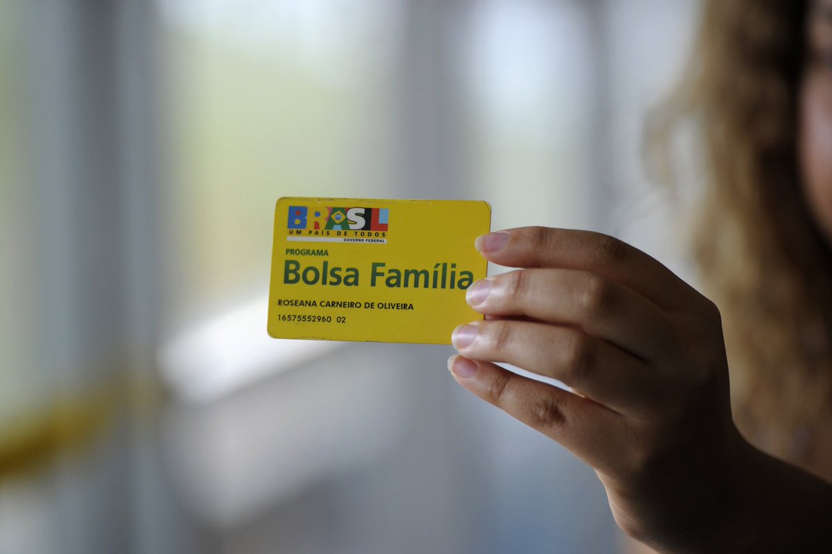 Proposta quer inserir programa Bolsa Família na Constituição Federal