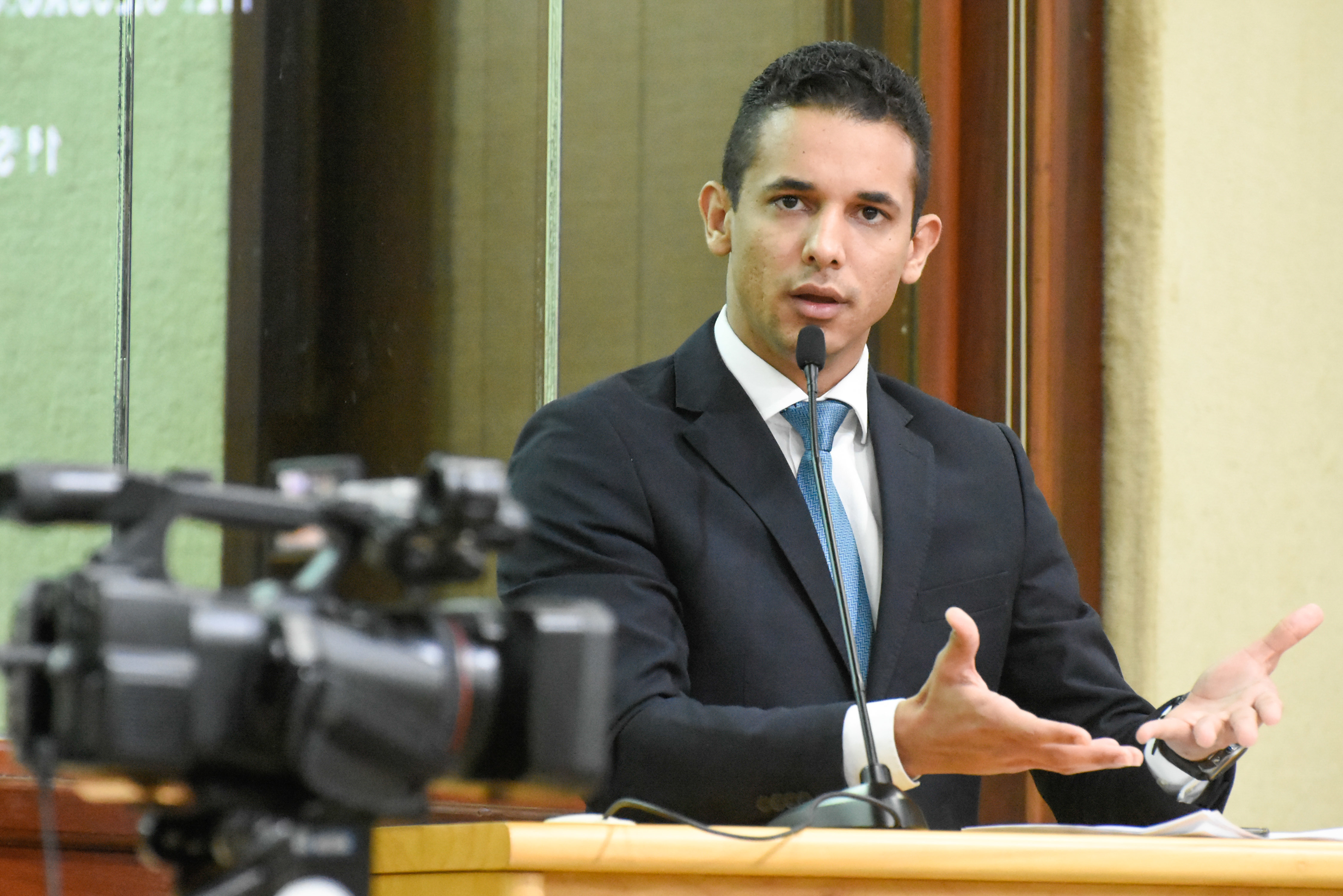 Pré-candidato em Mossoró: Falta dinheiro na saúde, mas tem para prefeita viajar