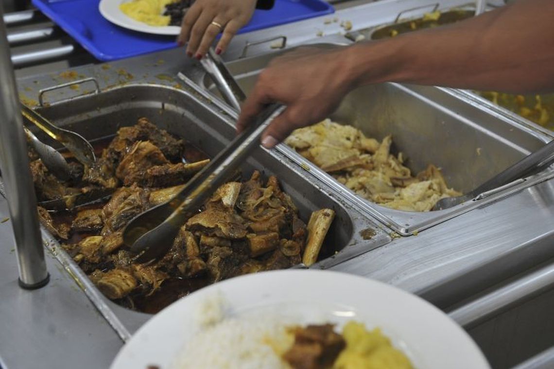 Brasileiro consome quase o dobro de sal recomendado pela OMS