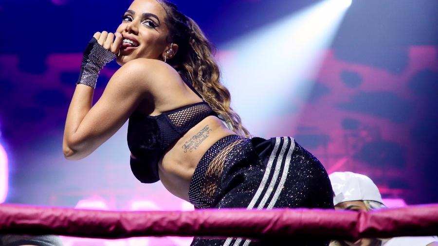 Mulher cria abaixo assinado para prender a cantora Anitta