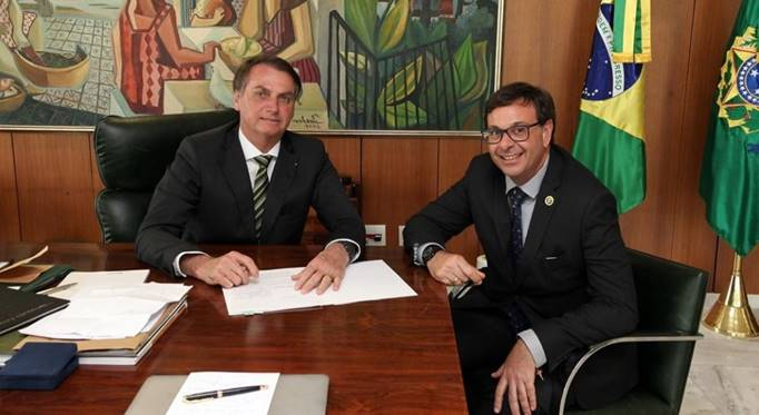 BOLSONARO ASSINA MP E TRANSFORMA EMBRATUR EM AGÊNCIA