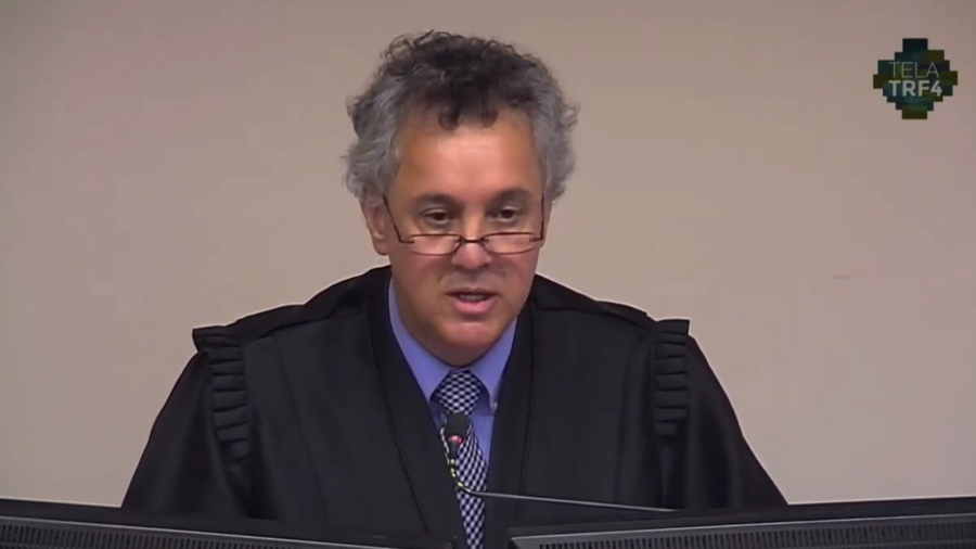 Relator do TRF-4 amplia pena de Lula para mais de 17 anos no caso do sítio; siga