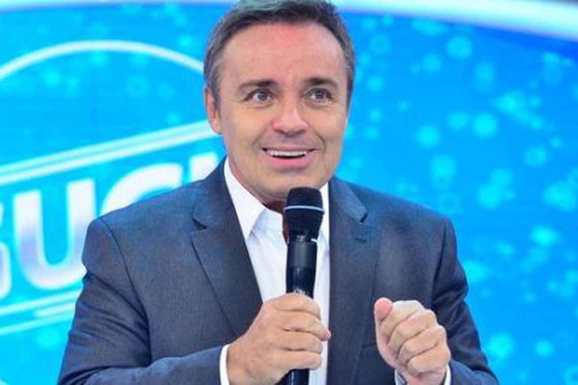 Corpo do apresentador Gugu Liberato chega à Assembleia de São Paulo