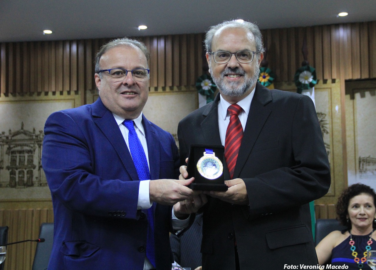 Comenda Clemente Galvão homenageia profissionais da Odontologia