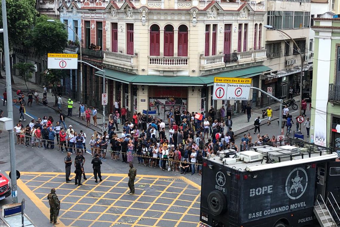 Mais um refém é liberado no sequestro em bar no Rio de Janeiro