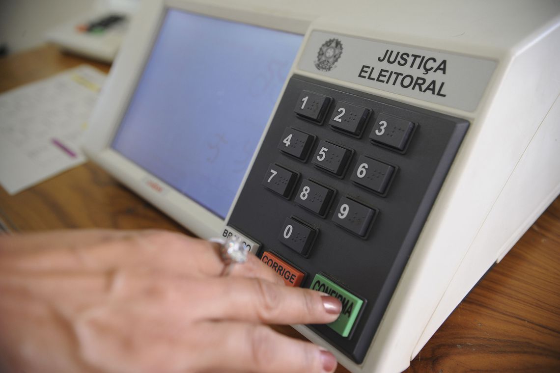 TSE encontra falhas durante testes em urnas eletrônicas