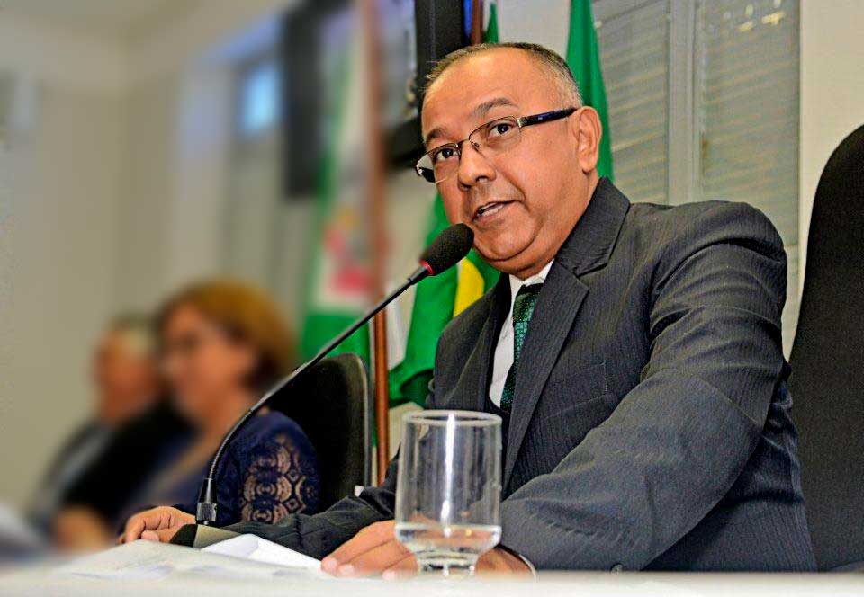 Ceará-Mirim: após farra de nomeações, MP entra com ação contra Ronaldo Venâncio