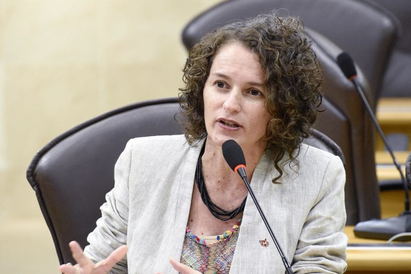 Isolda defende 20% de vagas para negros em concursos públicos