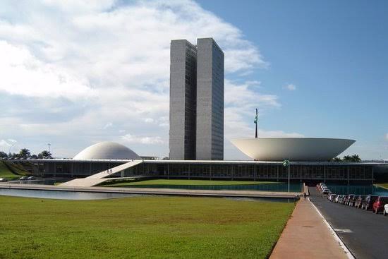 Mil prefeitos se mobilizam em Brasília contra extinção de municípios