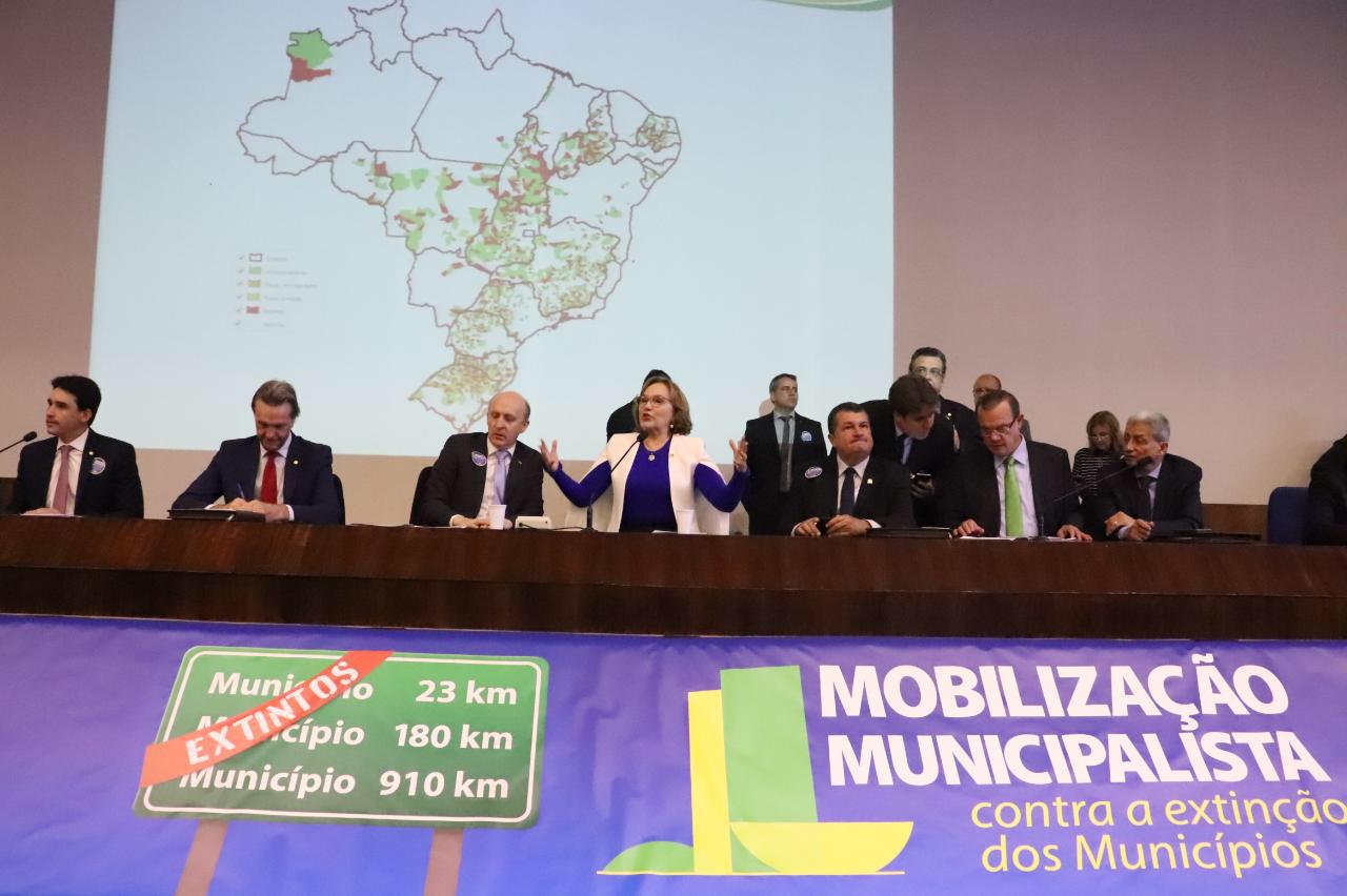Zenaide: extinção de municípios é "indecente porque quer tirar a cidadania"