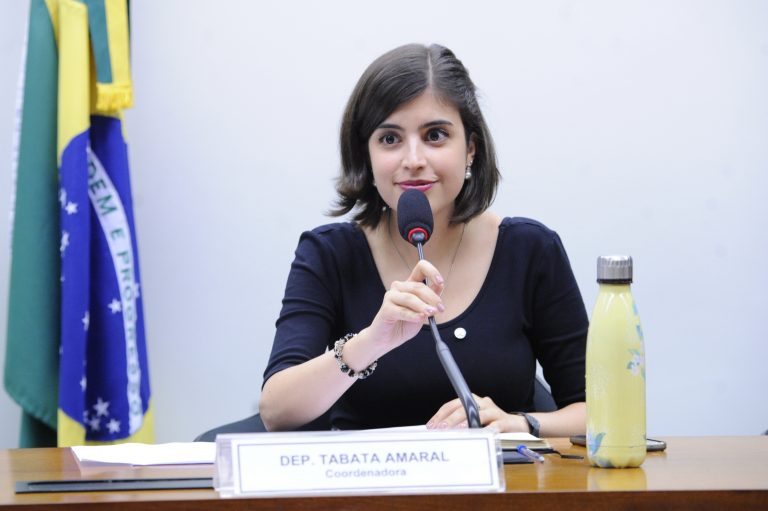 CCJ aprova inserção do Bolsa Família na Constituição