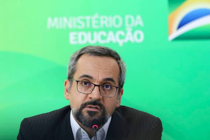 Má qualidade do ensino no Brasil é culpa do PT, diz ministro da Educação