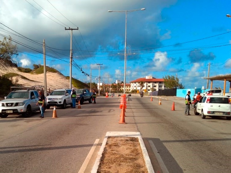 Detran autua 14 condutores em blitz deflagrada na Via Costeira
