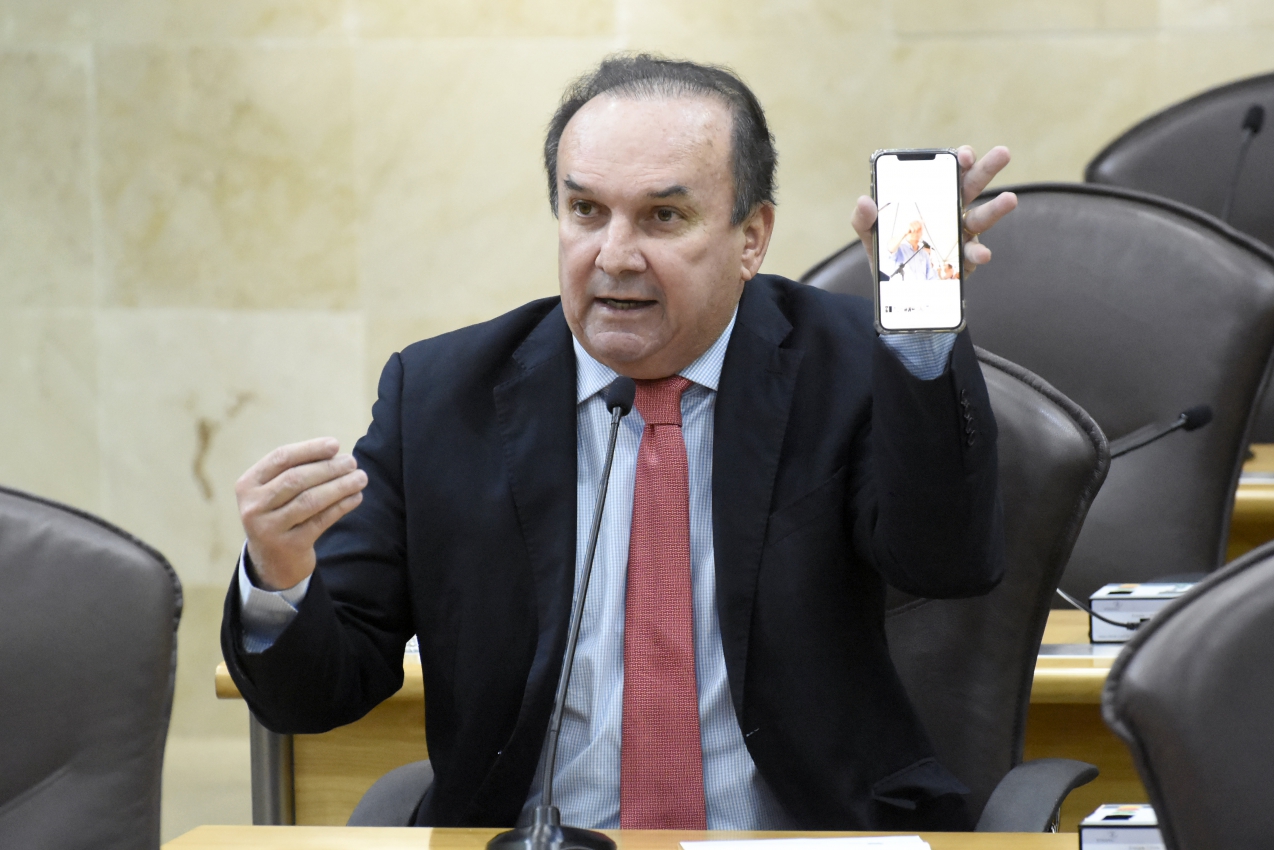 Deputado cobra de Fátima regulamentação de lei da CNH gratuita
