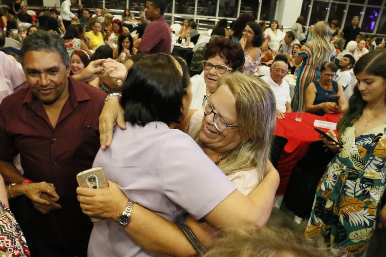Fátima vai a evento do Sinte e ninguém protesta contra mudanças na Previdência
