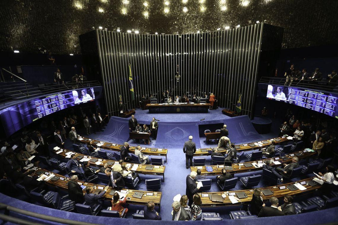 Congresso quer tirar dinheiro de saúde e infraestrutura e inflar fundo eleitoral