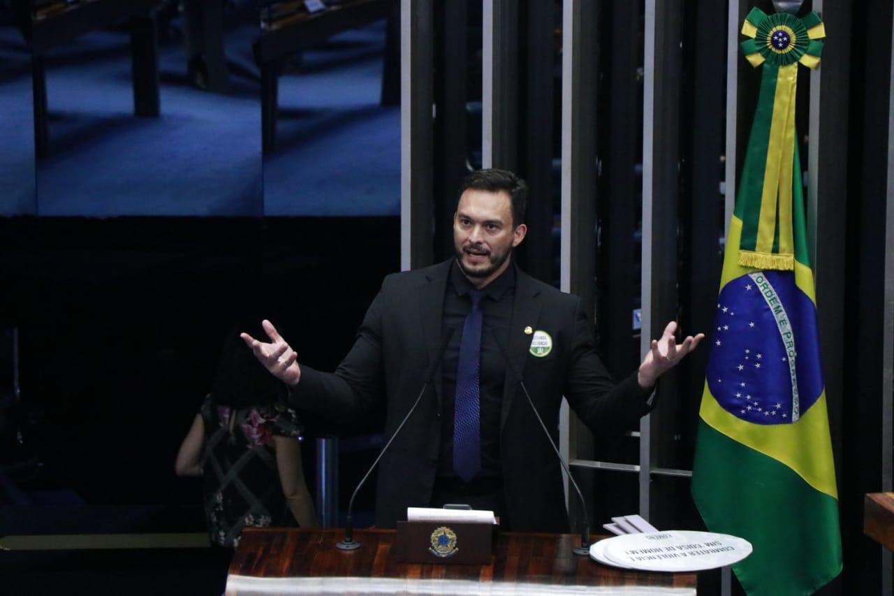 Styvenson critica 'altos salários' da CAERN e pede auditoria do TCU