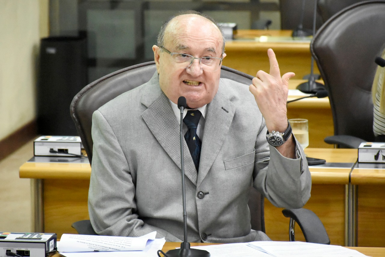 Deputado diz que Fátima faz "pressão descomunal e ilegal" sobre Assembleia