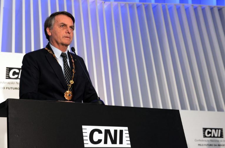 “Governo pretende trabalhar junto com a indústria”, diz Bolsonaro na CNI