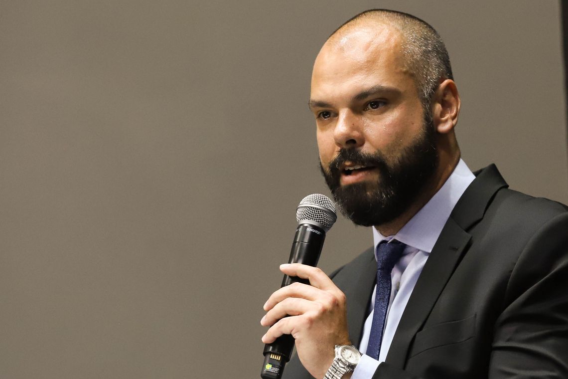 Prefeito de São Paulo é internado em UTI após sangramento no fígado