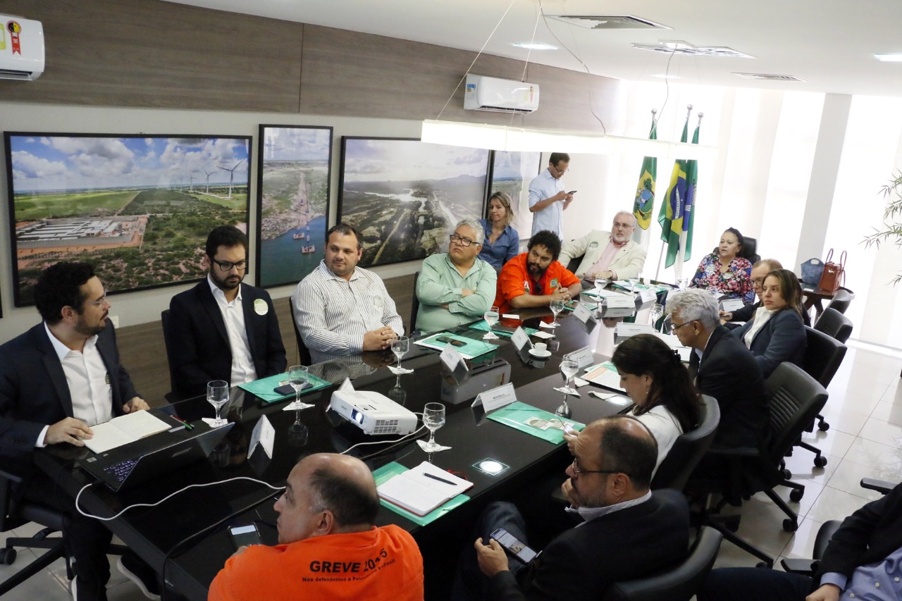Fátima discute impacto da retração de investimentos da Petrobras no RN
