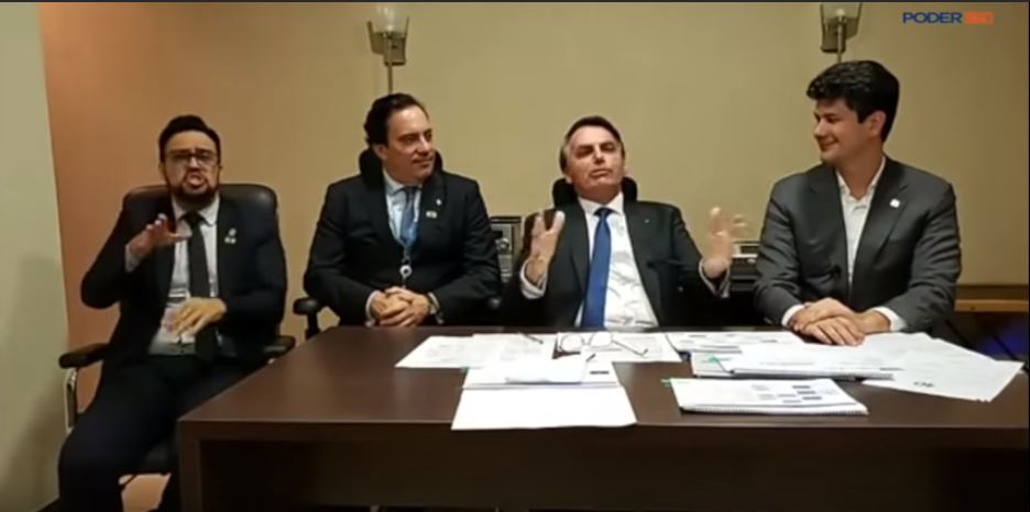 VÍDEO: Bolsonaro imita Lula ao justificar veto: "deixe o moleque roubar em paz"