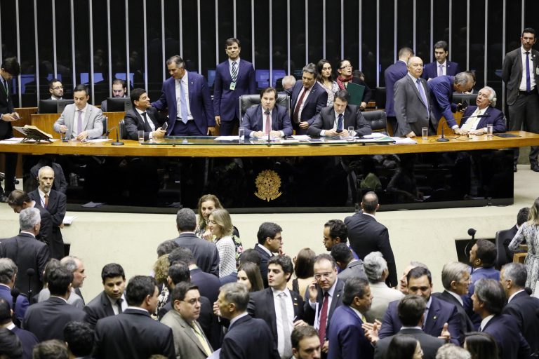 Deputados podem votar proposta que aumenta repasses da União para municípios