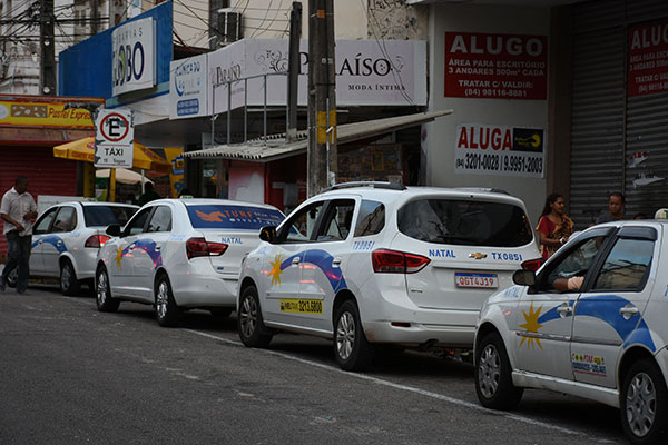 Lei que autoriza táxis em corredores de ônibus é declarada inconstitucional