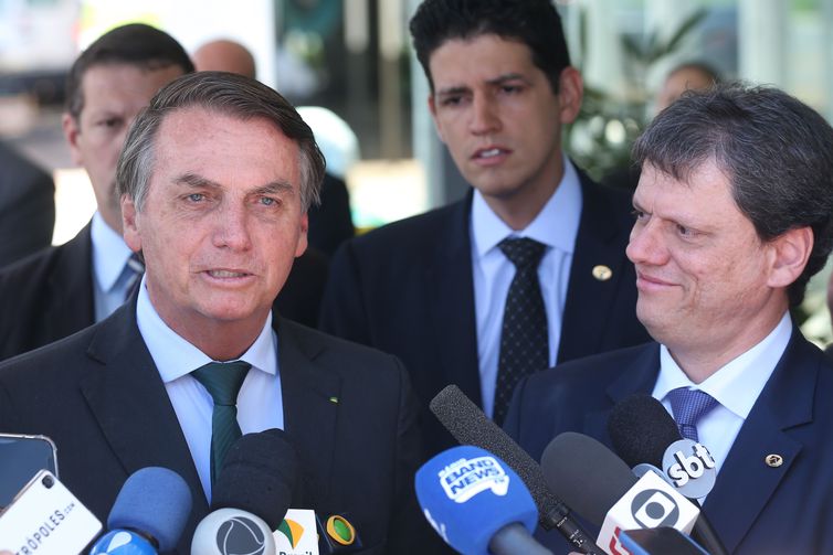 Bolsonaro reconhece que preço dos combustíveis está alto e diz como vai baixá-lo