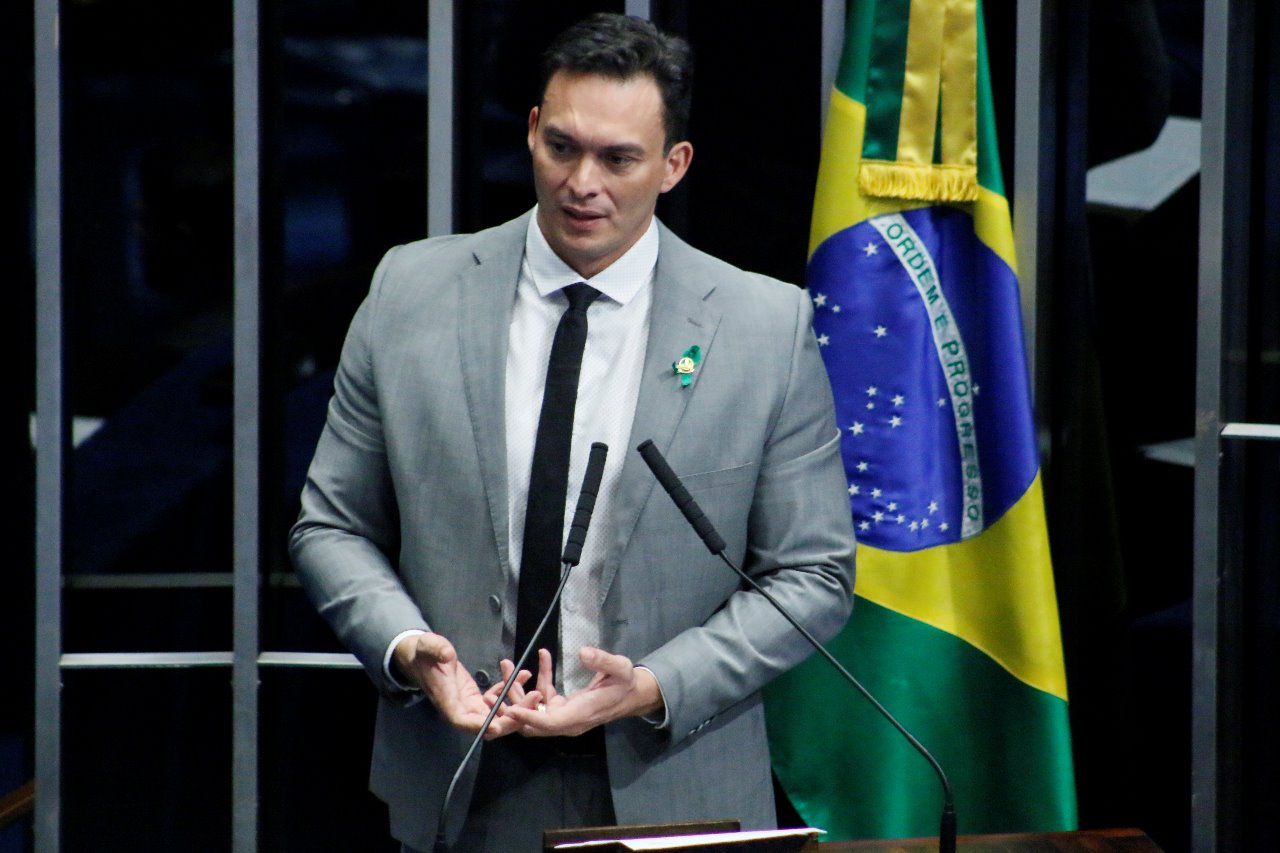 Styvenson detona aumento do fundo partidário e quer candidatura avulsa