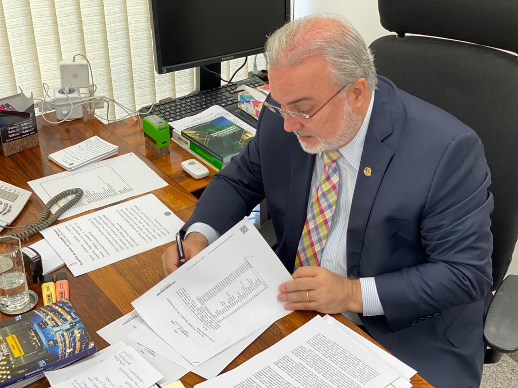 Proposta de Jean Paul garantiria R$ 4,3 bilhões para estados e municípios