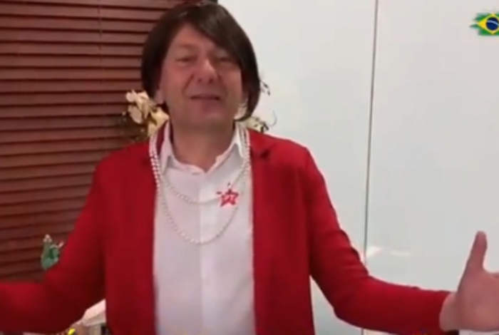 (VÍDEO) Dono da Havan se veste de Dilma para desmentir fake news; assista