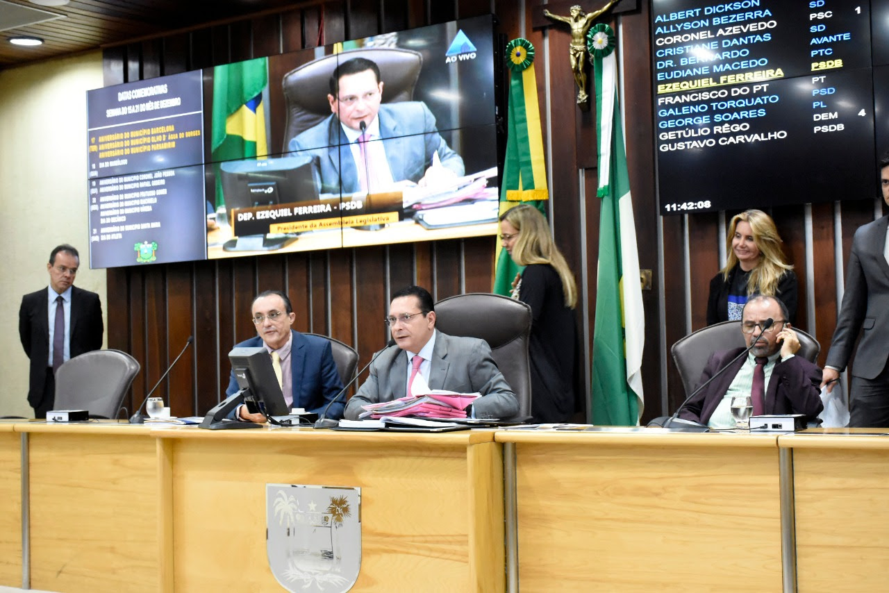 Deputados aprovam mais de 70 projetos mas suspendem 'consórcios de saúde'