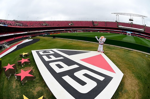 São Paulo decide rescindir contrato de jogador preso nos EUA após agredir esposa