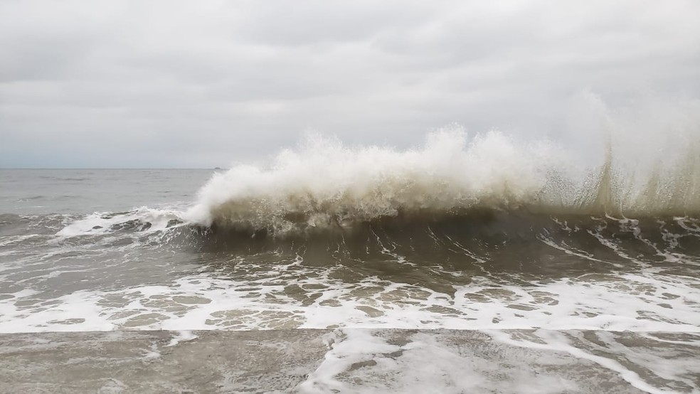 Marinha prevê ressaca com ondas de até 2,5 metros no RN