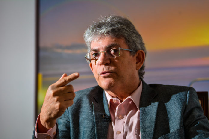 Ex-governador da PB é preso após desembarcar em Natal