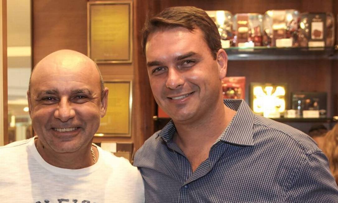 Flávio Bolsonaro movimentou R$ 2,2 milhões em imóveis e loja de chocolate