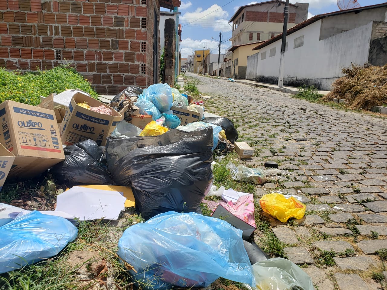 Moradores denunciam acúmulo de lixo em Ceará-Mirim