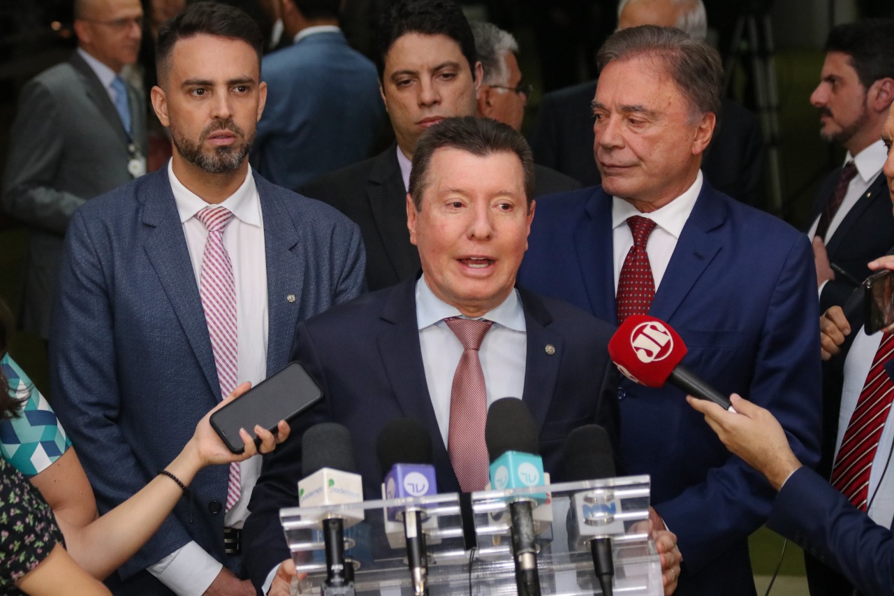 "É a nova CPMF", reage líder do Podemos à proposta de taxar transações digitais