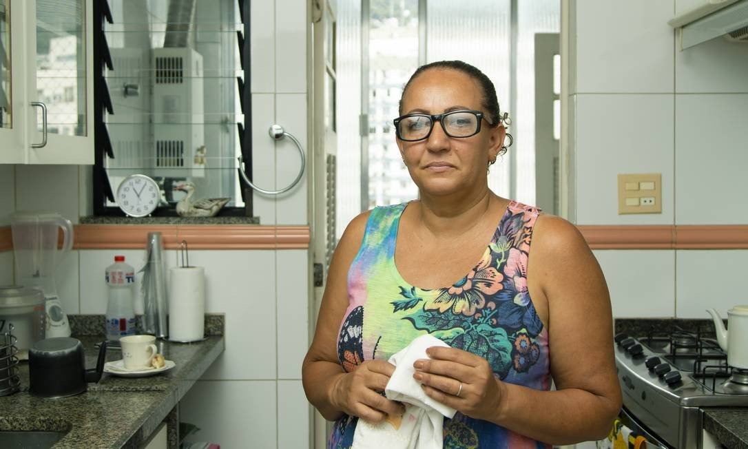 Percentual de domésticas com carteira assinada é o menor desde 2013