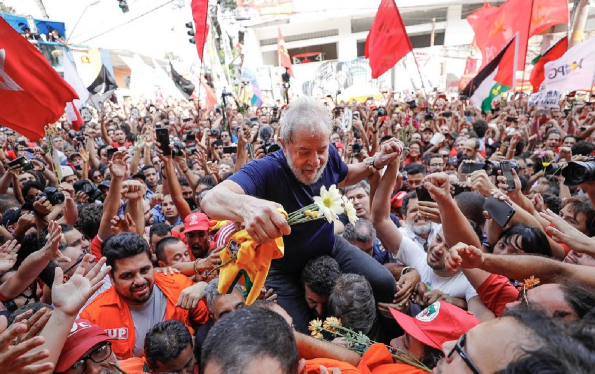 Bolsonaro e Lula se impulsionam na briga por atenção nas redes sociais